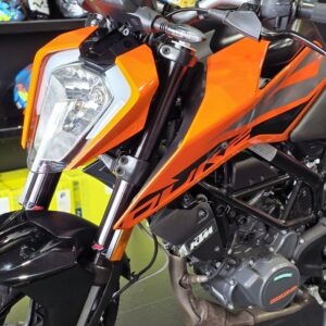 1. KTM DUKE 200